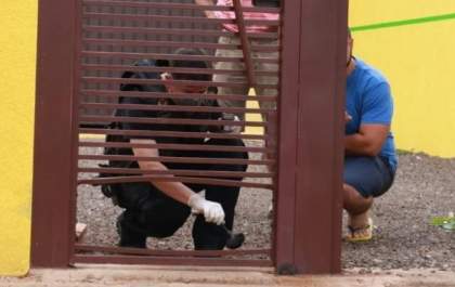 Bandidos invadem trasportadora e furtam pistola, cheques e joias