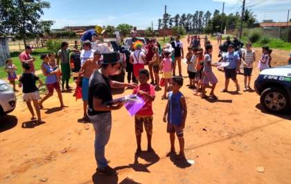 PM proporciona dia inesquecível com entrega de brinquedos para crianças carentes de Três Lagoas