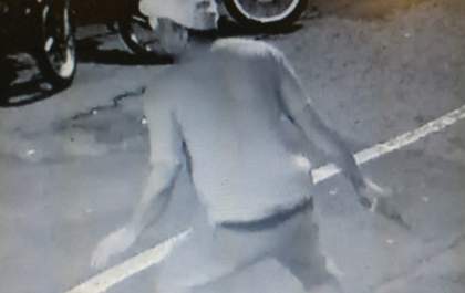 Jovem é baleado em frente a bar e motivação seria homofobia