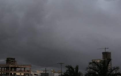 Com ventania e raios, temporal deixou cinco mil imóveis sem energia elétrica na Capital