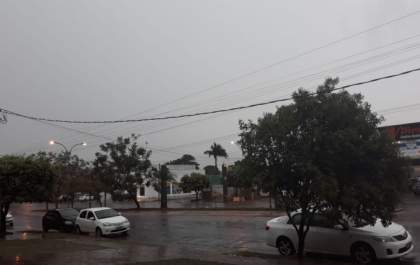 Domingo amanhece nublado com possibilidade de chuva
