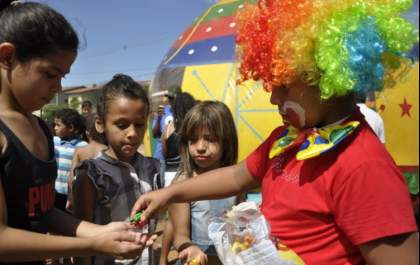 Casal promove festa ‘Especial Dia das Crianças’ no condomínio Andorinha