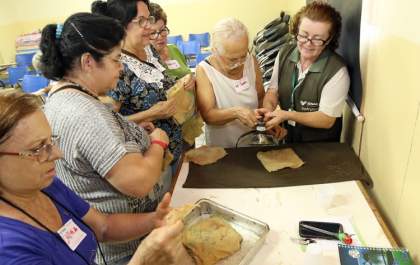 Mulheres do CRAS São João e do Tia Nega participam de curso de “Artes em Tecidos”