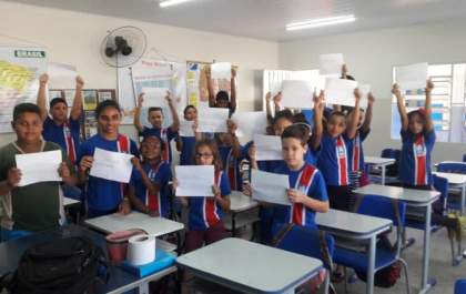 Dia do professor: Alunos de escola emocionam professor em sala de aula