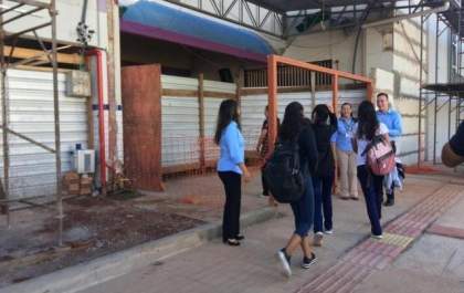 Escola onde aluno se feriu começa dia com debate sobre uso de armas