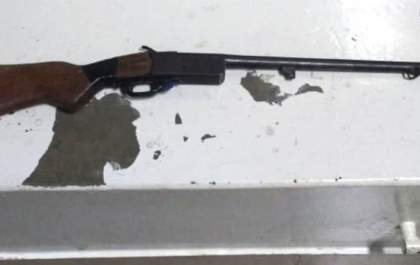 Polícia prende ladrão que roubou universitários em república e procura outros dois comparsas