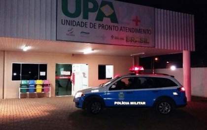 Marido agride esposa com mangueira de jardim e capacete