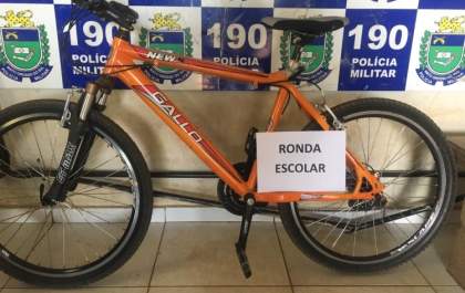 Polícia Militar encontra bicicleta de professor em terreno baldio