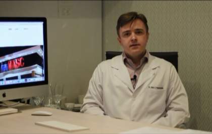 Permanecer sentado durante longos períodos pode causar varizes, afirma Angiologista