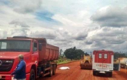 Homem morre atropelado por caminhão em acidente de trabalho