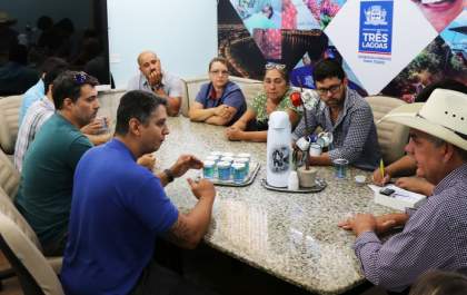 Prefeito e servidores do departamento de fiscalização se reúnem para discutir melhorias