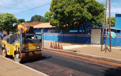 Acesso ao CEI Nossa Senhora Aparecida recebe pavimentação asfáltica e calçamento