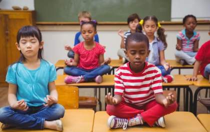 O autocontrole das crianças é associado ao início precoce da vida escolar