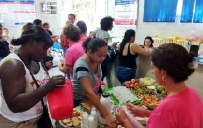Saúde realiza ações de prevenção no dia de mobilização do “Outubro Rosa”