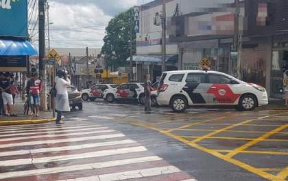 Bandidos armados fazem funcionários de loja reféns durante assalto em Andradina