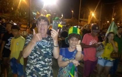 Três-lagoenses comemoram os resultados das urnas