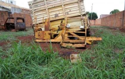 Mulher é morta a facadas e corpo encontrado em terreno baldio