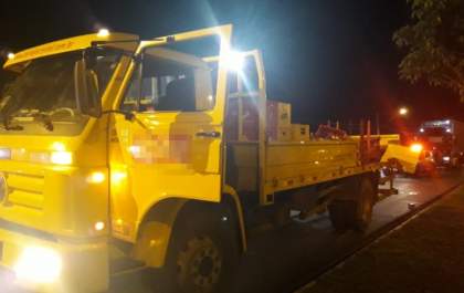 Caminhão de distribuidora de bebidas e carreta se envolvem em acidente em Três Lagoas