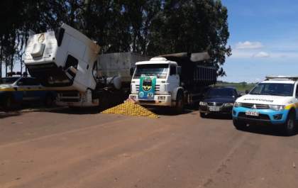 Dupla carregava R$ 2,5 milhões em cocaína dentro de tanque de carreta