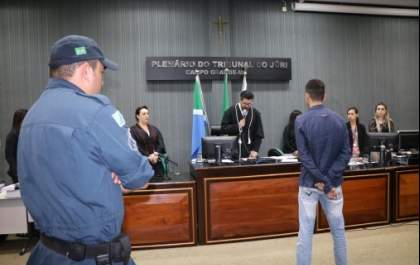 Acusado de matar mulher com golpes de tesoura é condenado a 17 anos de prisão