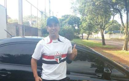 Treinador de futebol morre em acidente após perder controle da direção em rotatória