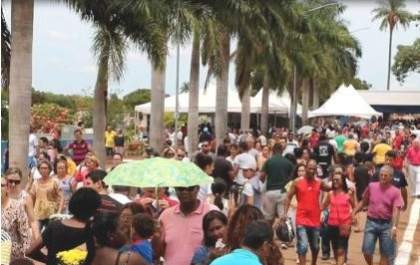 Dia de Finados reúne cerca de 11 mil pessoas no Cemitério Municipal de Três Lagoas
