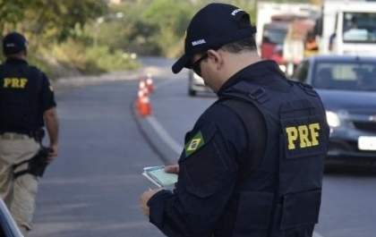 Com 5 acidentes e 1 morte, operação da PRF flagrou 11 bêbados ao volante