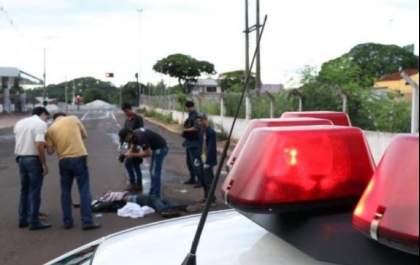 Homem de 36 anos é encontrado morto com tiro no peito no Centro