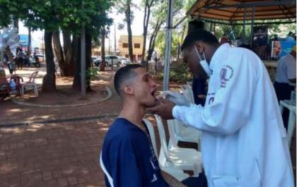 Durante ação, um alerta: hábito do tereré amplia risco de câncer de boca