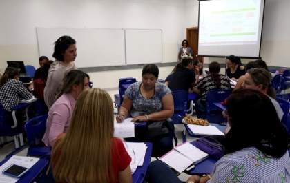 Secretaria de Educação realiza Seminário Regional da Base Nacional Comum Curricular