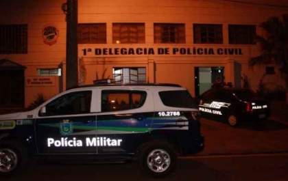 Tentativa de feminicídio: homem arrasta ex pelos cabelos e a espanca com golpes no rosto