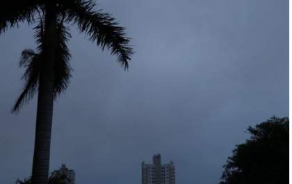 Nebulosidade diminui, mas há alerta para acumulado de chuva no Estado