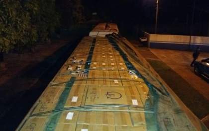PM e PF apreendem carretas com 1,5 milhão de maços de cigarro