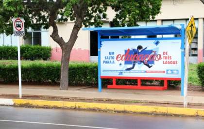 Prefeitura de Três Lagoas inicia instalação de novos pontos de ônibus
