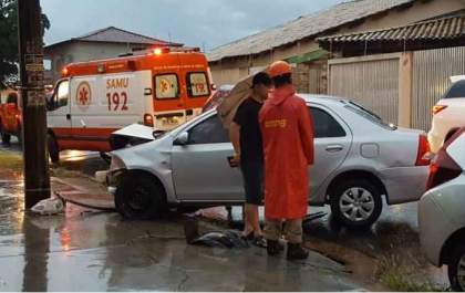 Pedestre sofre risco de amputação após ter perna esmagada em atropelamento