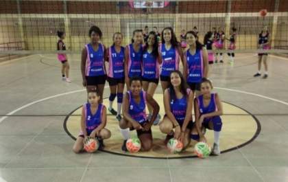 Meninas da Sejuvel conquistam medalha de ouro em Junqueirópolis