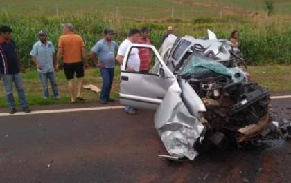 Colisão frontal entre carro e carreta mata vereador de Eldorado
