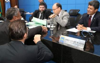 Com bancadas reduzidas, deputados querem formar blocos em 2019