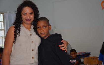 Aluno sofre preconceito racial e escola combate com projeto de conscientização