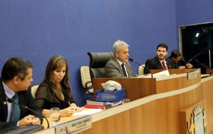 Vereadores votam emenda orçamentária para o executivo, exercício 2014