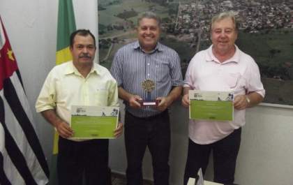 Murutinga do Sul Recebe o Certificado do Programa Município Verde e Azul