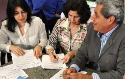 Prefeita assina termo aditivo para aporte de recursos financeiros na área da Saúde