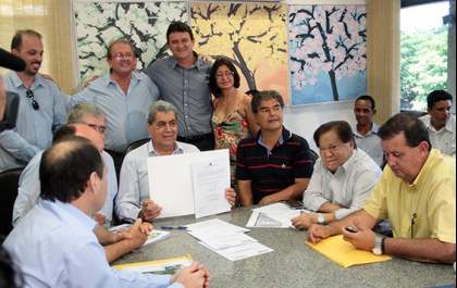 André assina termo para construção de 1.385 moradias e MS avança na meta arrojada de 70 mil unidades