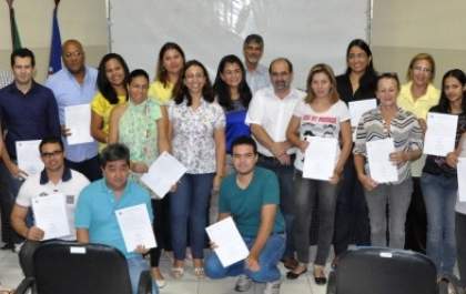 Administração empossa 23 novos servidores