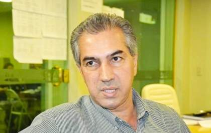 PSDB fará pesquisa antes de decidir futuro de Azambuja