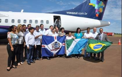 Em solenidade Simone garante que trecho que liga ao aeroporto será asfaltado