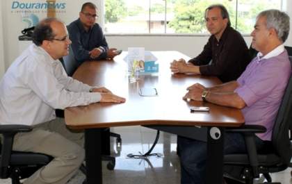 Presidente da Sanesul recebe vereadores de Três Lagoas