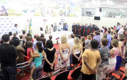 Câmara presta homenagens às mulheres andradinenses com entrega de diploma de “Mulher Cidadã”