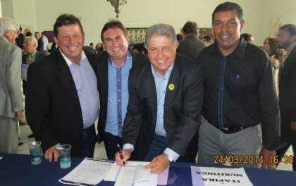 José Célio assina quatro convênios no Palácio dos Bandeirantes
