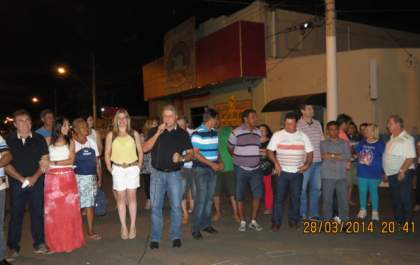 José Célio entrega mais duas máquinas a Murutinga
